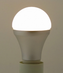 LED Lamp 6 Watt - E27 warm white Birne
